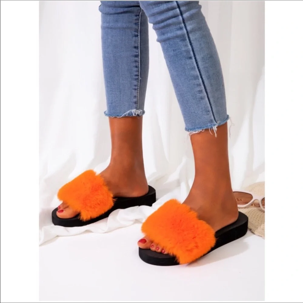 💕NWT Bright Orange Fluffy Faux Fur Slide Sandals💕 - Picture 6 of 6